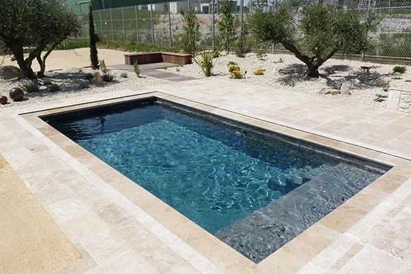 Piscine avec finition carrelage réalisé par Waterline